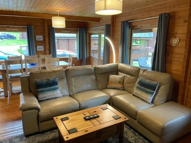 Luxury 3 Bedroom, 3 Bathroom Lodge With Hot Tub Llanbedr  Buitenkant foto