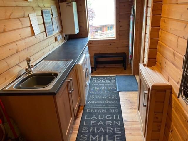 Luxury 3 Bedroom, 3 Bathroom Lodge With Hot Tub Llanbedr  Buitenkant foto